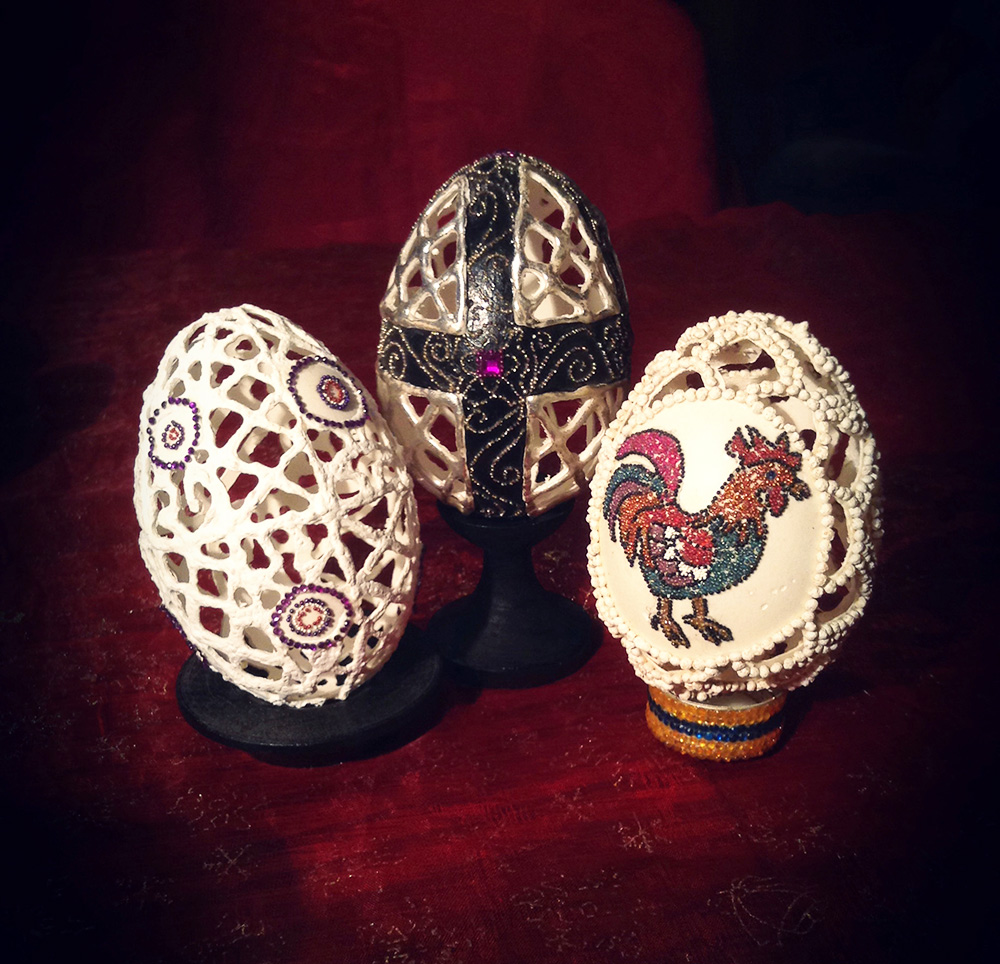 Яйця. Різьблення, інкрустація синтетичним камінням